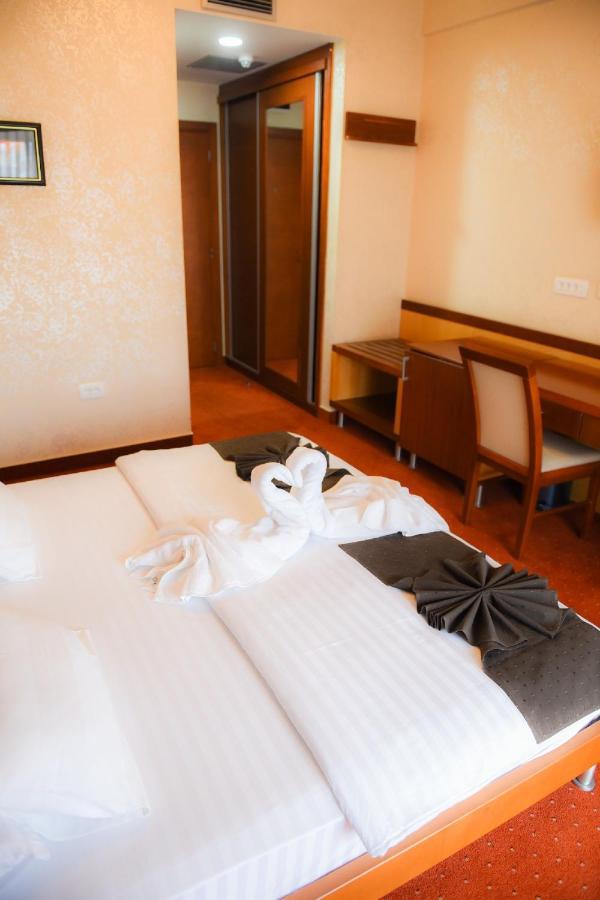 Hotel Marshal Nikšić Buitenkant foto