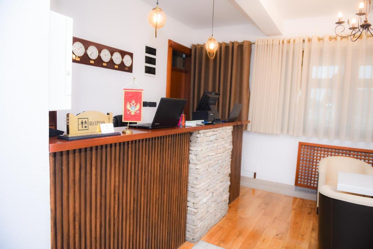 Hotel Marshal Nikšić Buitenkant foto