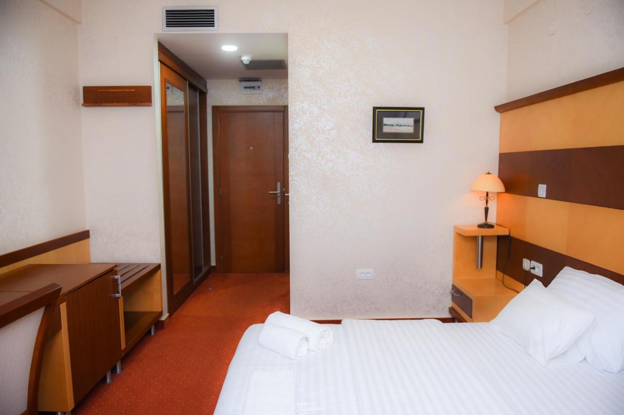 Hotel Marshal Nikšić Buitenkant foto