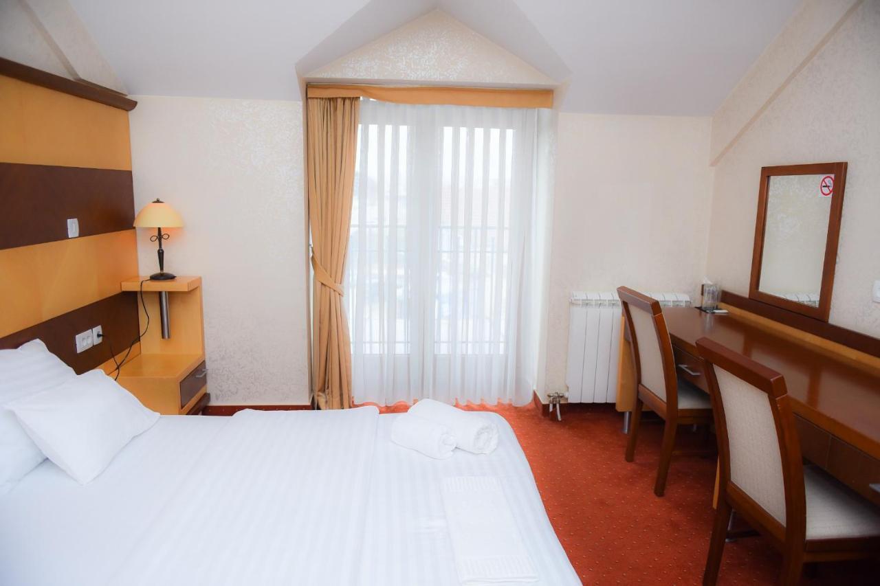 Hotel Marshal Nikšić Buitenkant foto