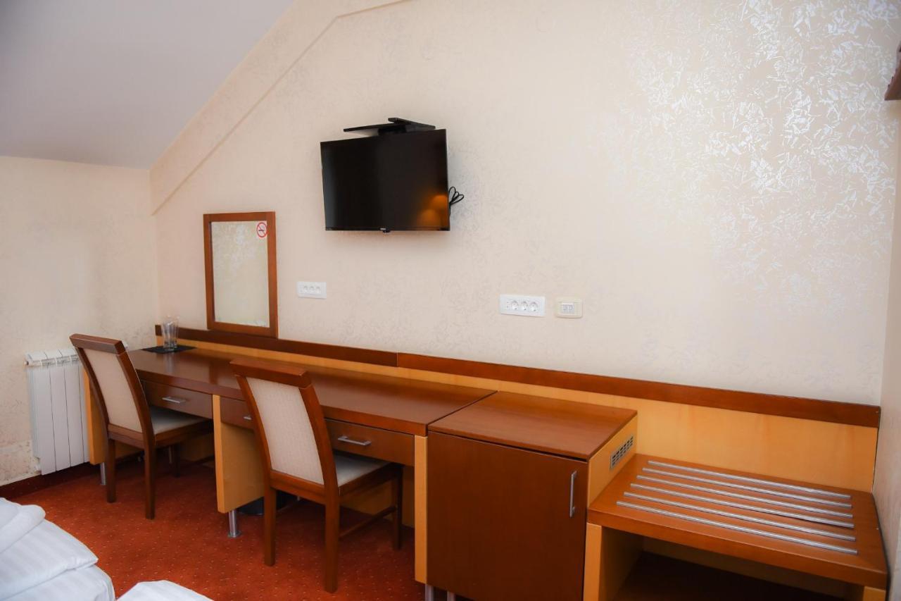 Hotel Marshal Nikšić Buitenkant foto