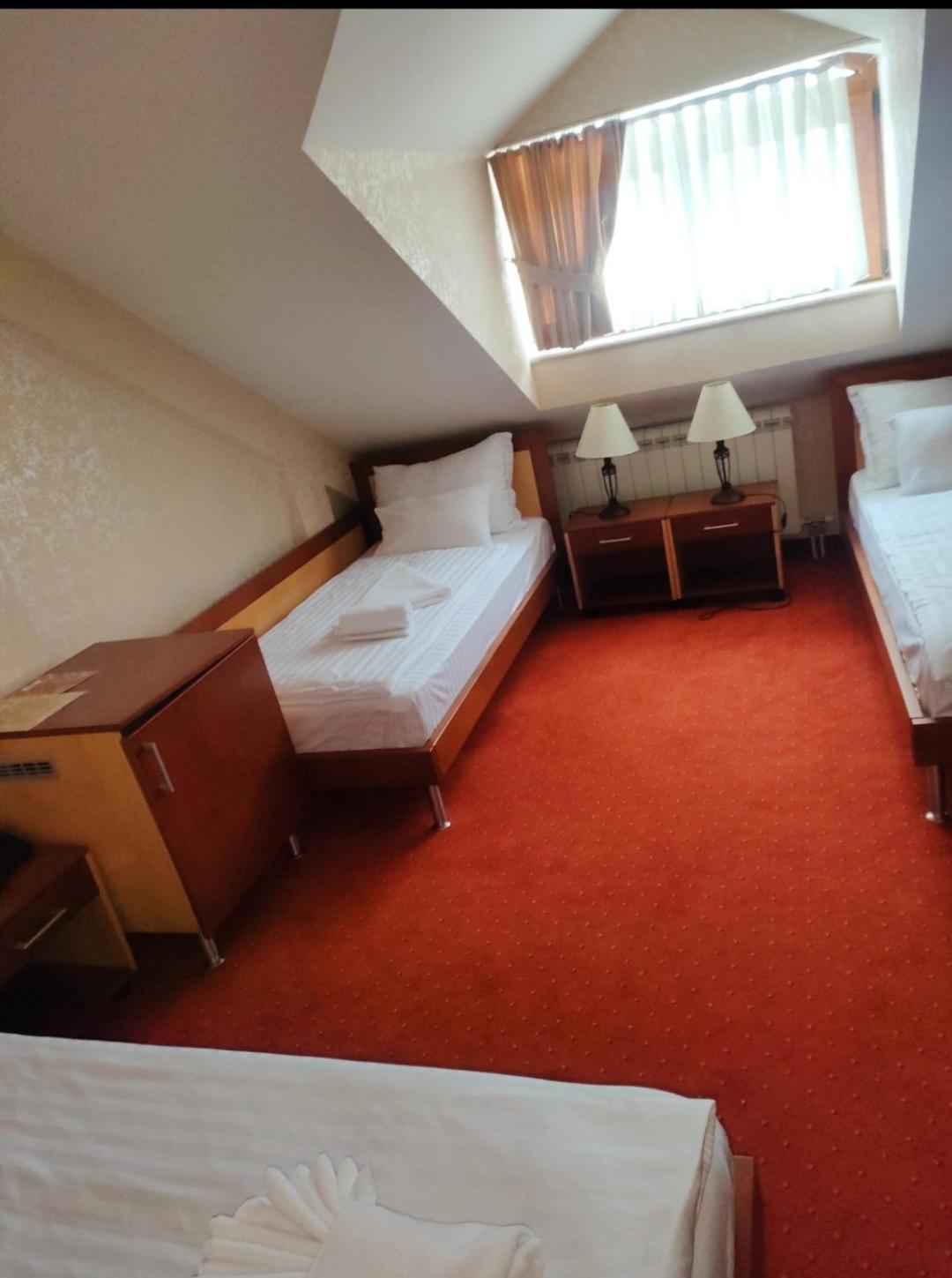 Hotel Marshal Nikšić Buitenkant foto