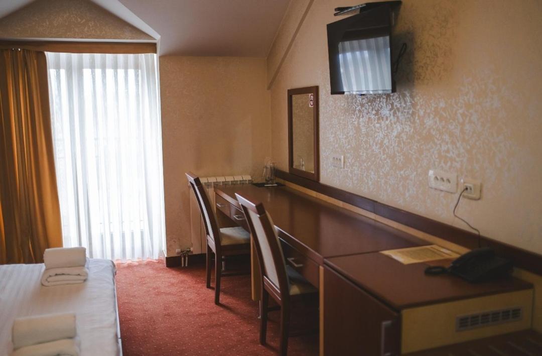 Hotel Marshal Nikšić Buitenkant foto