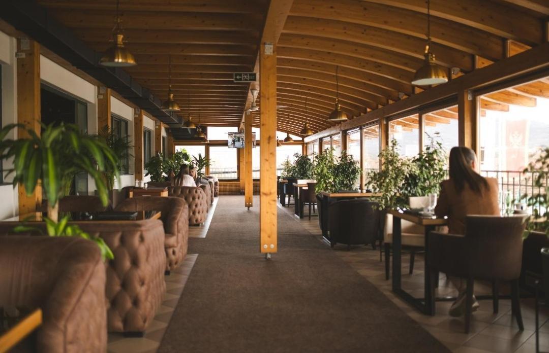 Hotel Marshal Nikšić Buitenkant foto