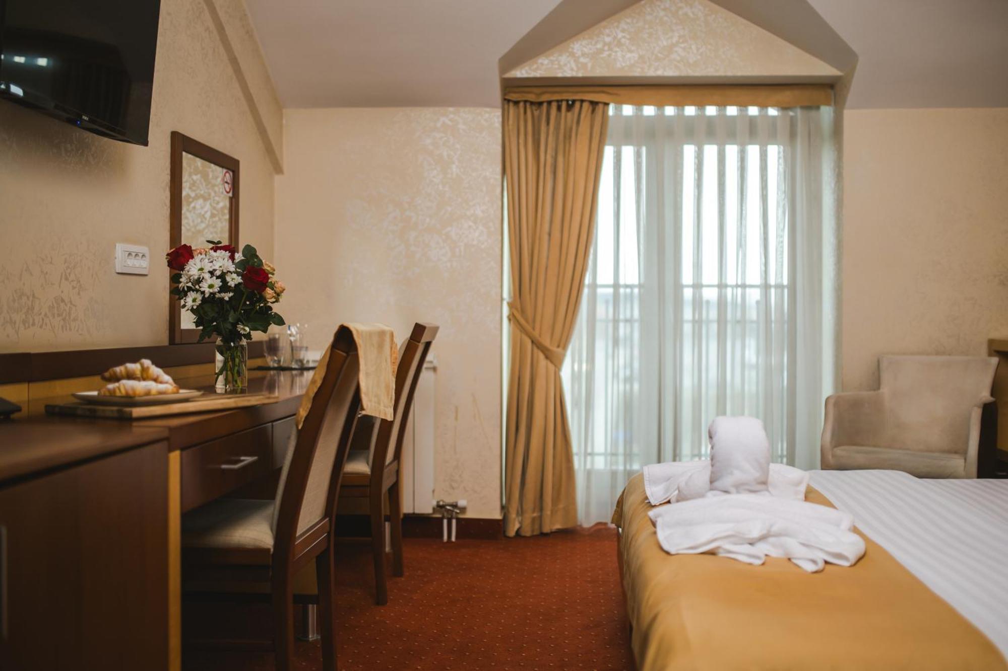 Hotel Marshal Nikšić Buitenkant foto