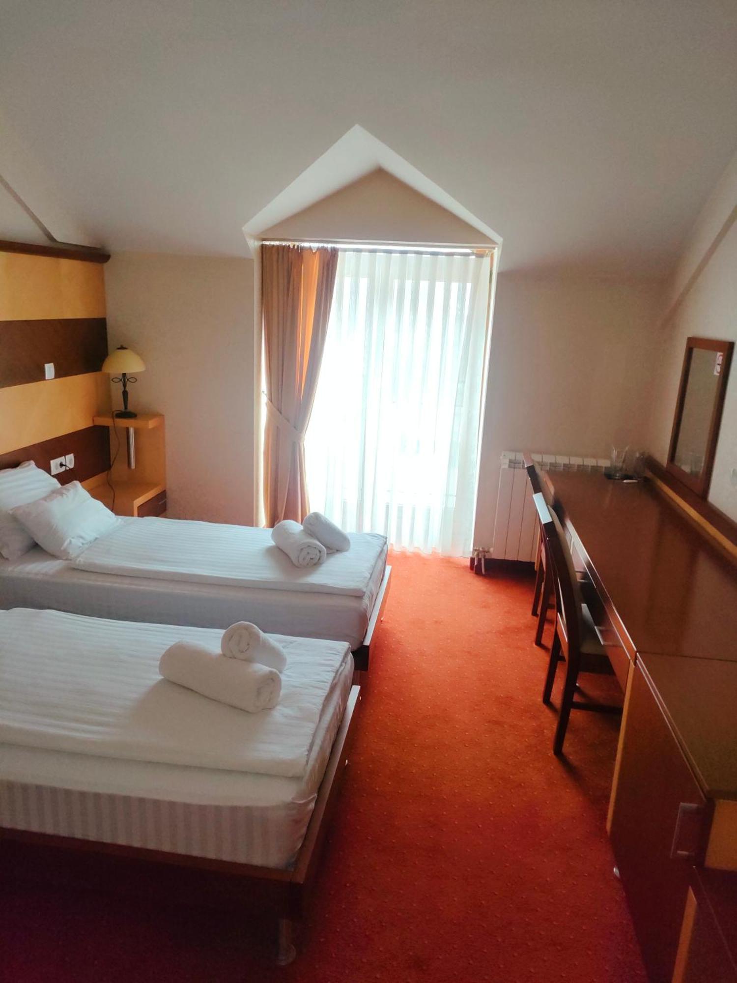 Hotel Marshal Nikšić Buitenkant foto