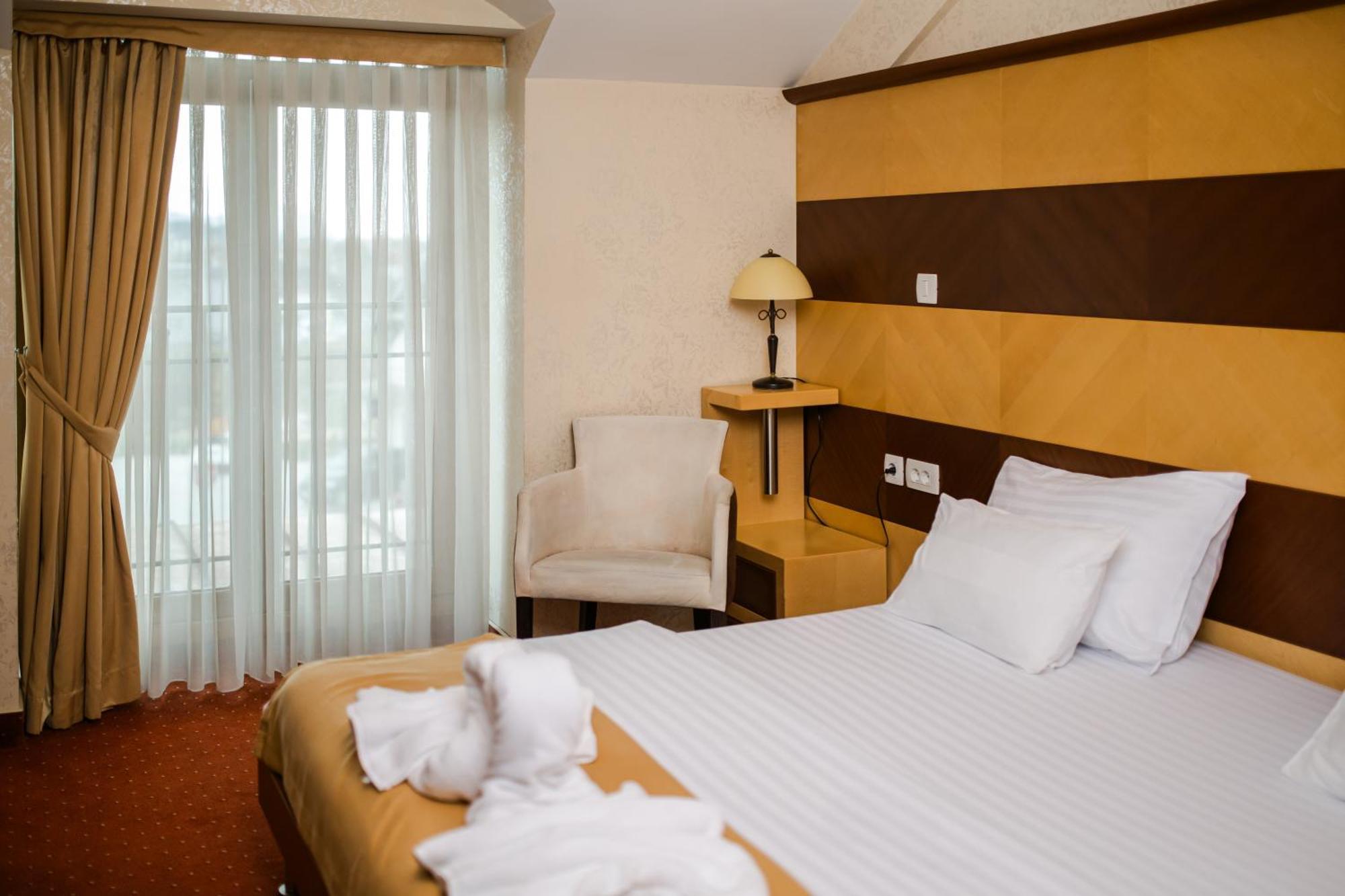 Hotel Marshal Nikšić Buitenkant foto