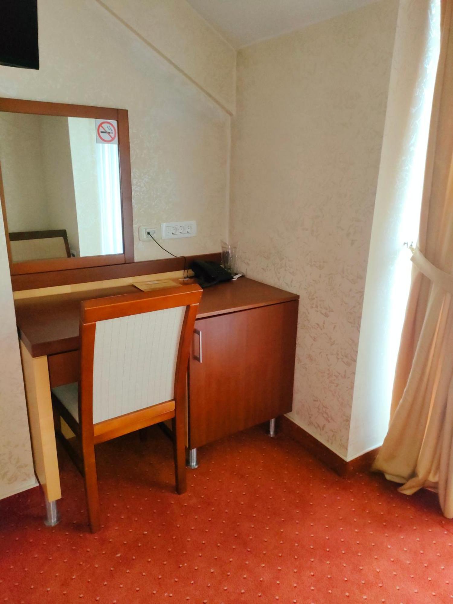 Hotel Marshal Nikšić Buitenkant foto