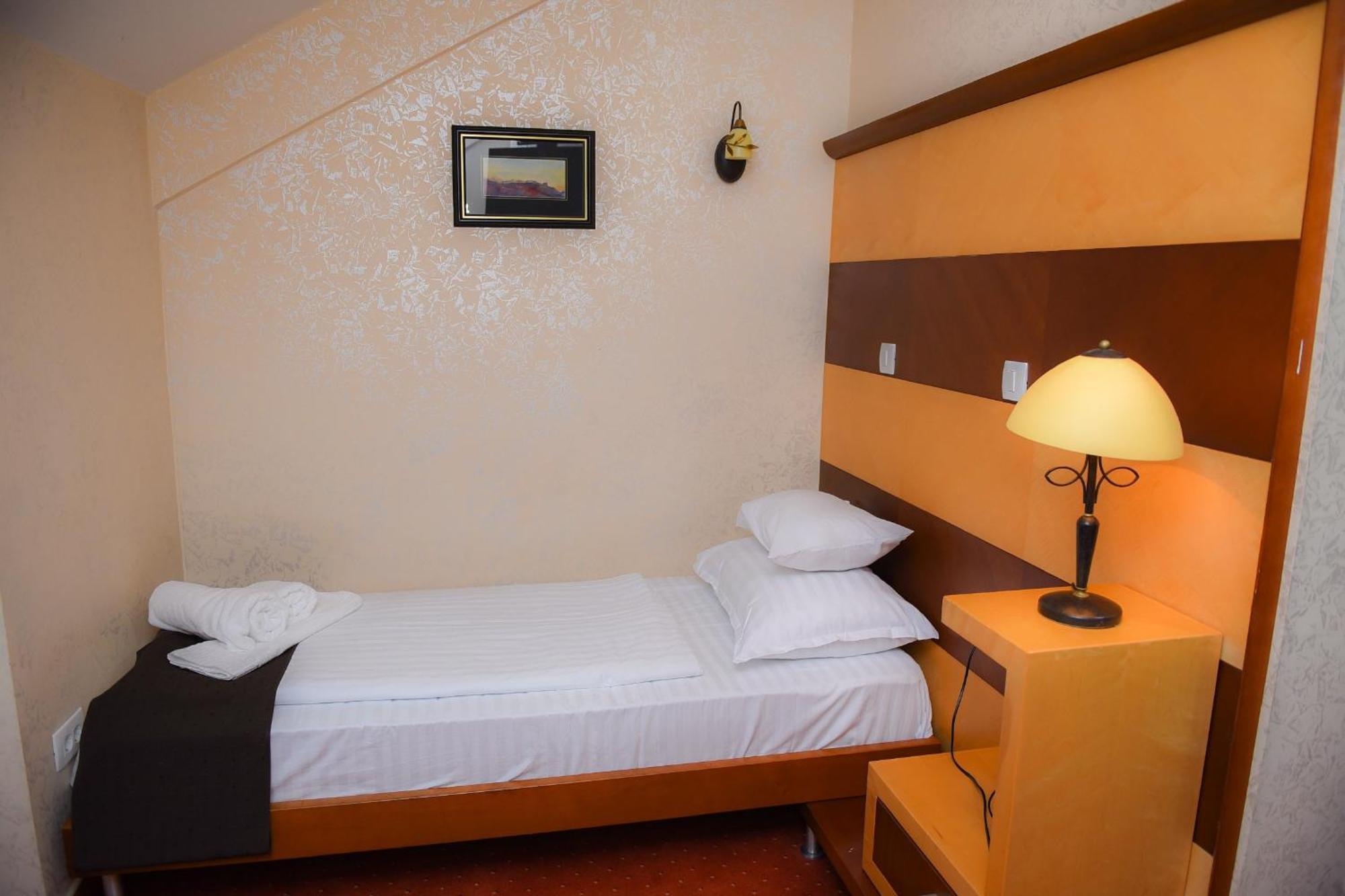 Hotel Marshal Nikšić Buitenkant foto